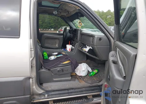 2004 Chevrolet Avalanche 1500 from USA, damaged, VIN 3GNEC12T04G275497